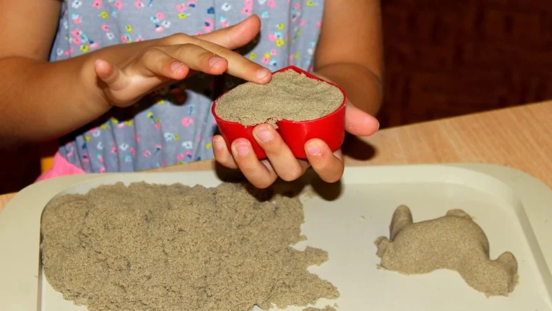 Kreatywne zabawy z materiałami sensorycznymi dla dzieci